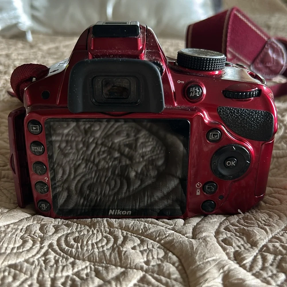 Nikon D3200 | 18-55mm lens | includes battery pack